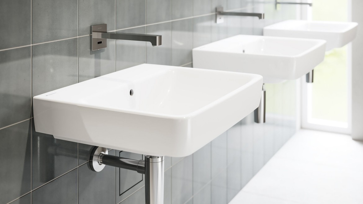 Bathrooms in public facilities with Geberit Renova Plan