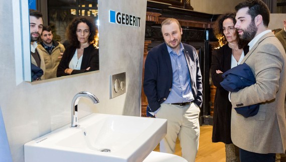 People in a Geberit showroom