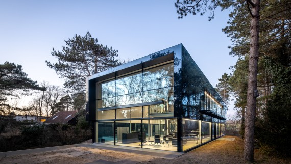 The Villa Meijendel by Dutch architect Jan Pesman (© Lucas van der Wee) The Villa Meijendel by Dutch architect Jan Pesman (© Lucas van der Wee)