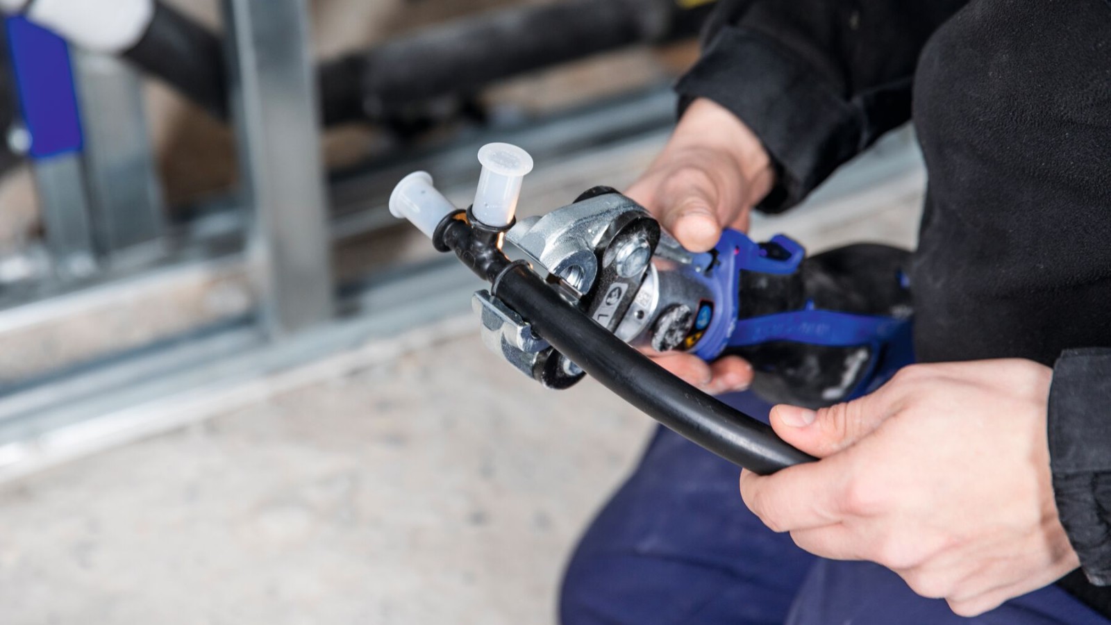 Easy pressing with Geberit Mepla