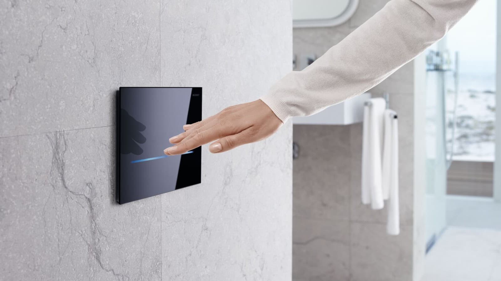 Touchless or automatic toilet flushing with the Geberit Sigma80 actuator plate in a square design Touchless or automatic toilet flushing with the Geberit Sigma80 actuator plate in a square design
