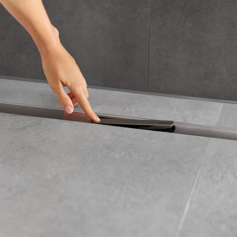 The comb insert catches dirt and hair and is easy to remove and clean The comb insert catches dirt and hair and is easy to remove and clean