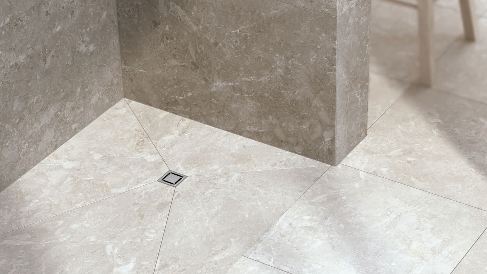 Compact floor drain for small showers