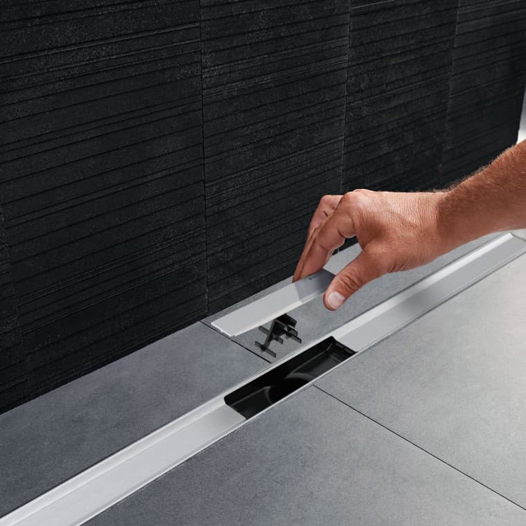Geberit shower drain from the CleanLine series – comb insert which can be rinsed Geberit shower drain from the CleanLine series – comb insert which can be rinsed